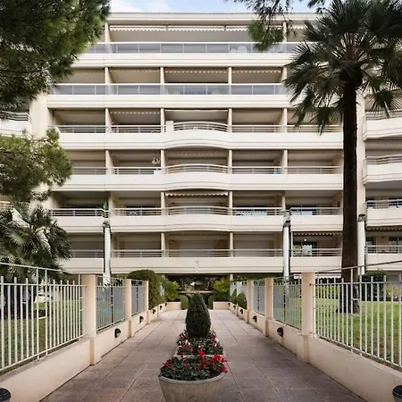 Cannes: Centre 2 * Cannes